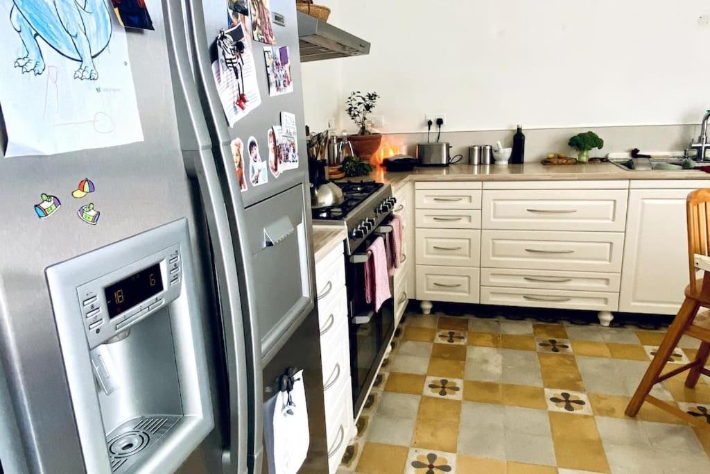 Free Breakfast, Pool, Spacious Aircon Hideaway Apartment มอสตา ภายนอก รูปภาพ